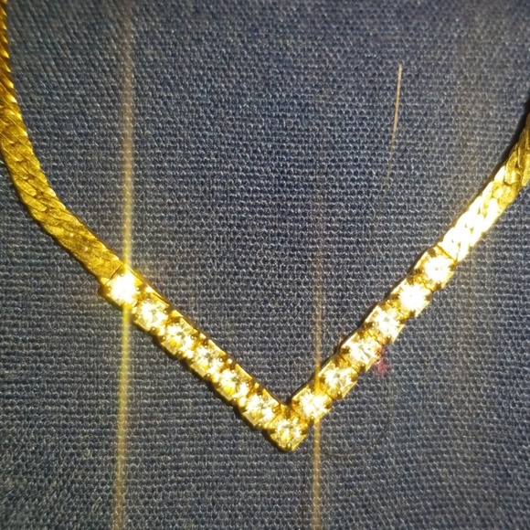Vintage Avon Necklace - Picture 3 of 5